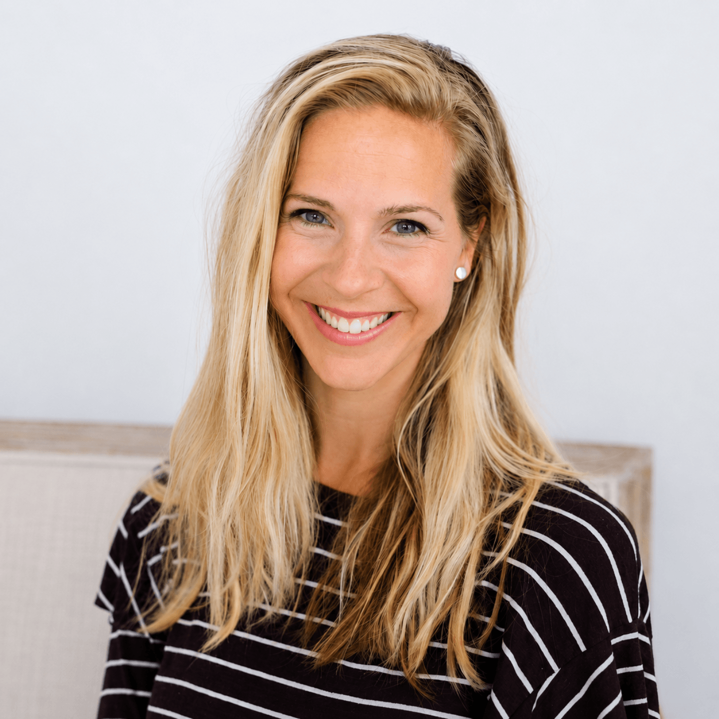 Carrie Alling Headshot (1)