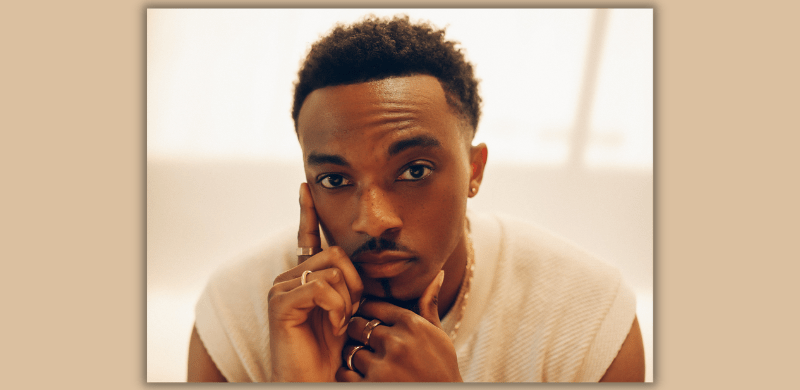 Jonathan McReynolds Performs “Your World” on The Kelly Clarkson Show