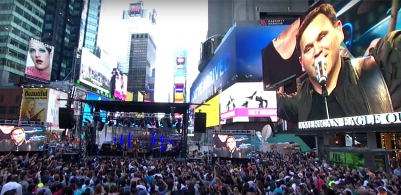 NEWS: 2X GRAMMY® Winner Matt Redman Unites Thousands Through Viral Performance Of “10,000 Reasons (Bless The Lord)” From Times Square